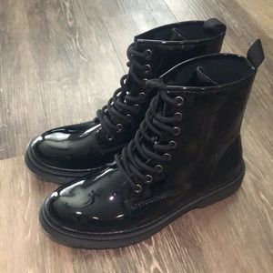 (NWOT) Black Patent Leather Boots Size 9